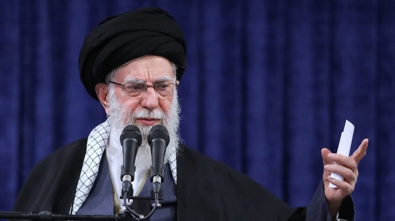 Irans högste ledare, ayatolla Ali Khamenei, här på en bild från februari i år. Foto: Ali Khameneis kansli via AP/TT Irans högste ledare, ayatolla Ali Khamenei, här på en bild från februari i år. Foto: Ali Khameneis kansli via AP/TT